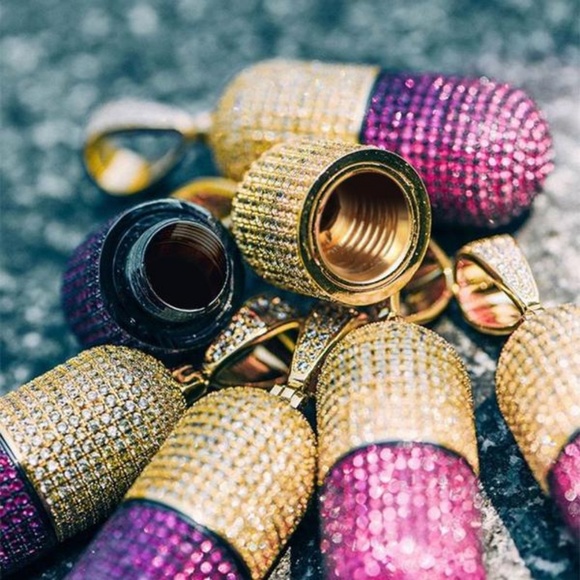 Unscrewable Pill Storage Pendant Rope Chain - Picture 2 of 3